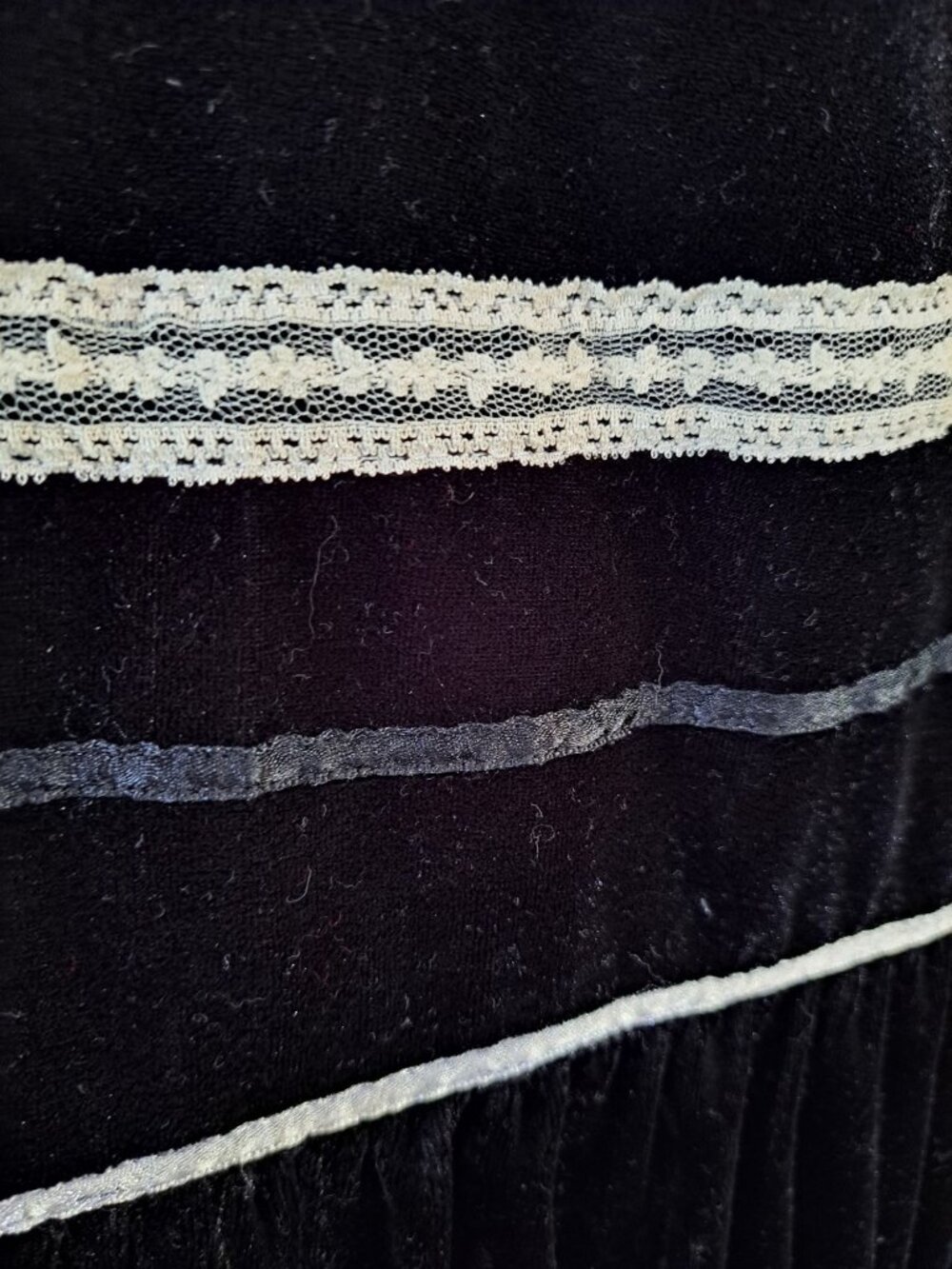 Vintage Velvet Maxi Skirt New York & Co Black Lace Ruffled Womens XS Festival - Picture 2 of 9